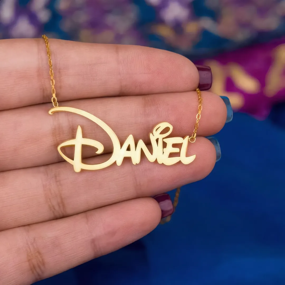 Dazzy Name Pendant – DANIEL hand product image