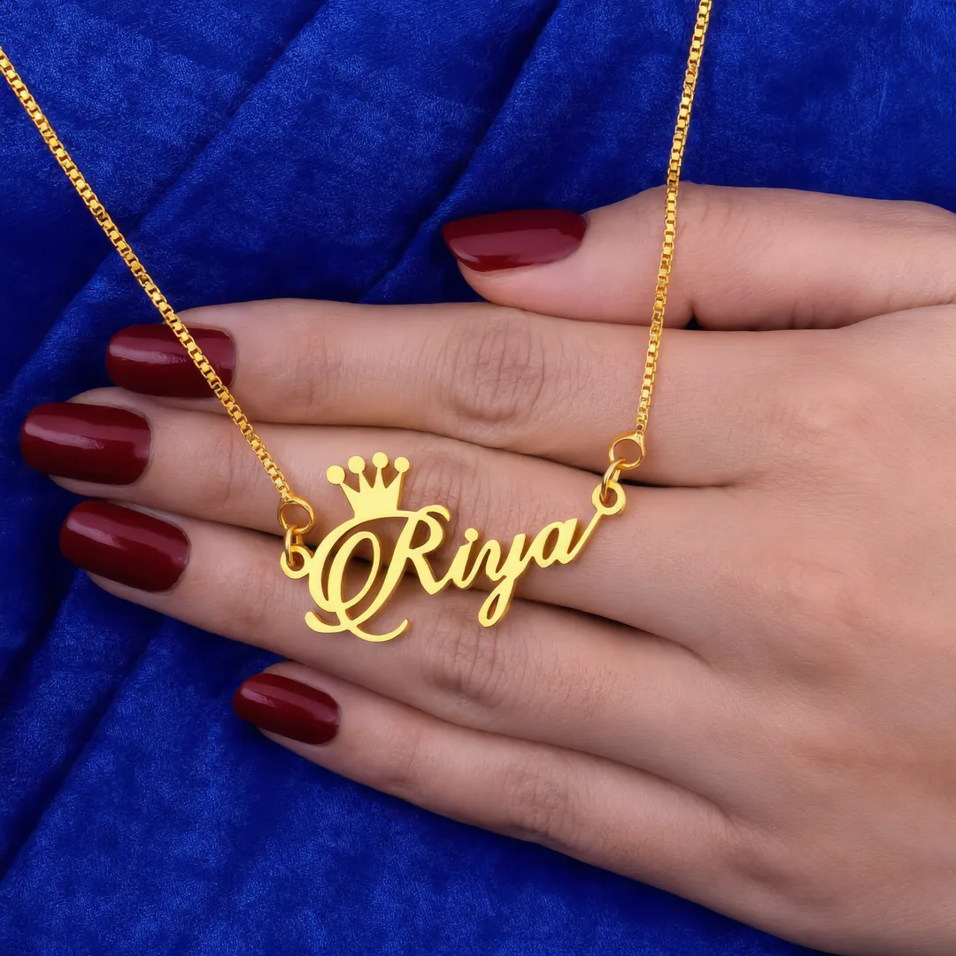 Crown Name Necklace Riya – female hand lifestyle