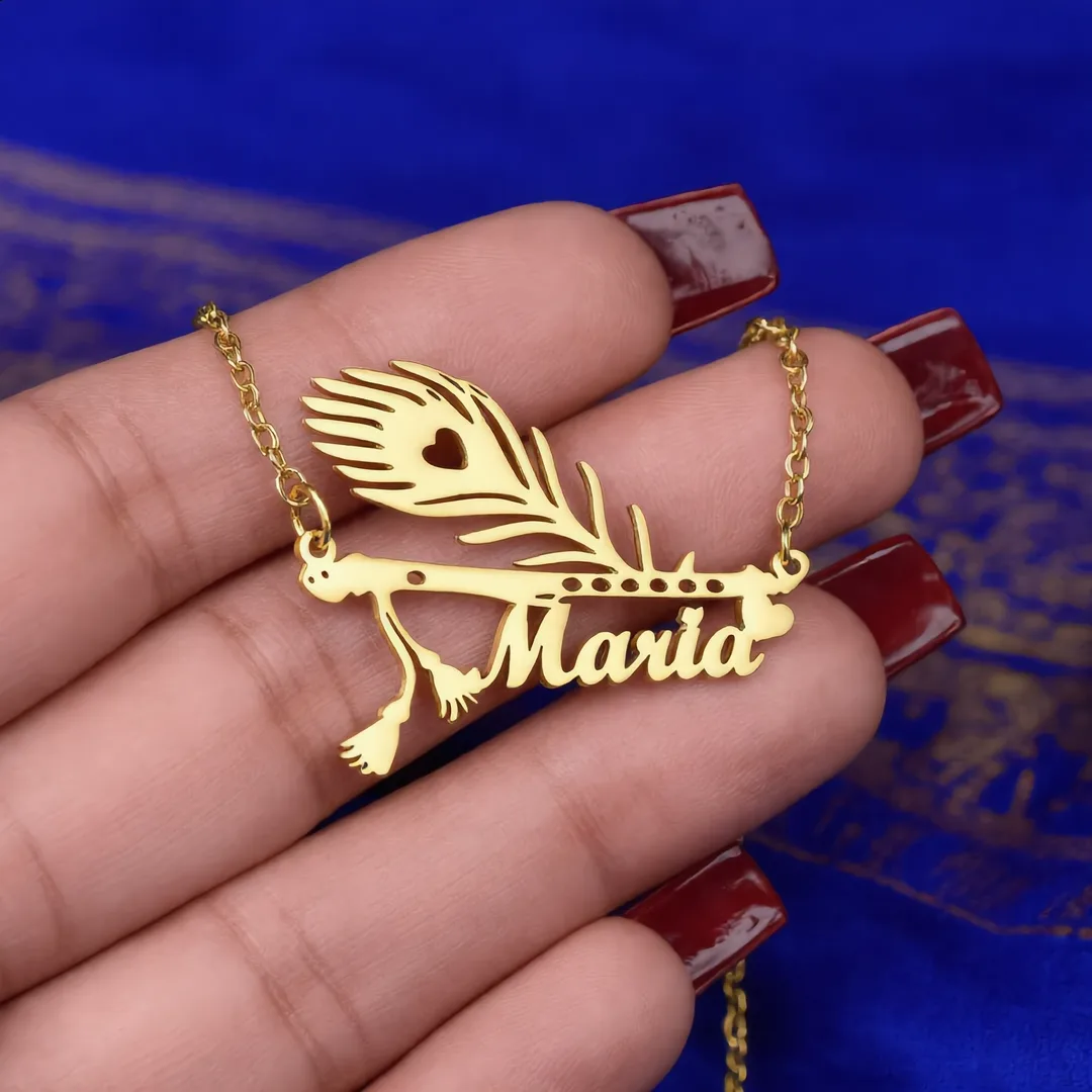 Mor Pankh Design Pendant Maria – female hand lifestyle