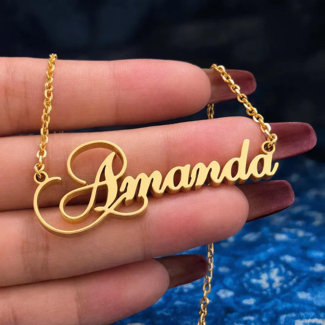 Stylish Name Necklace – Amanda hand shot Stylish Name Necklace – Amanda hand product image