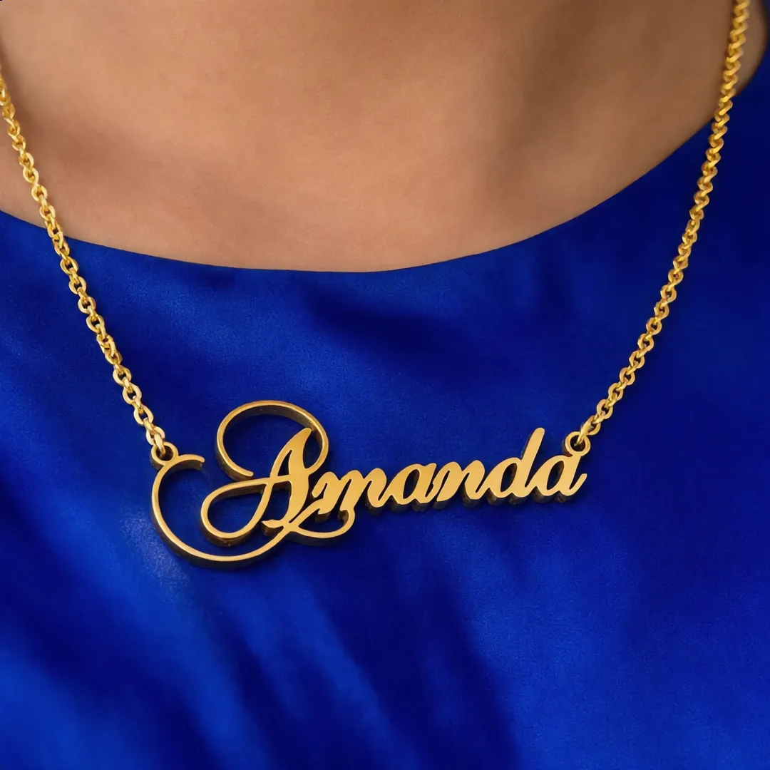 Stylish Name Necklace – Amanda neck shot Stylish Name Necklace – Amanda neck product image