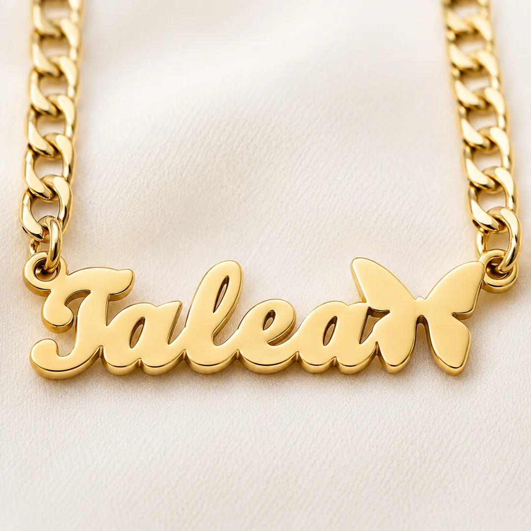 Butterfly Name Bracelet – Close Up Butterfly Name Bracelet macro close-up – personalized jewellery