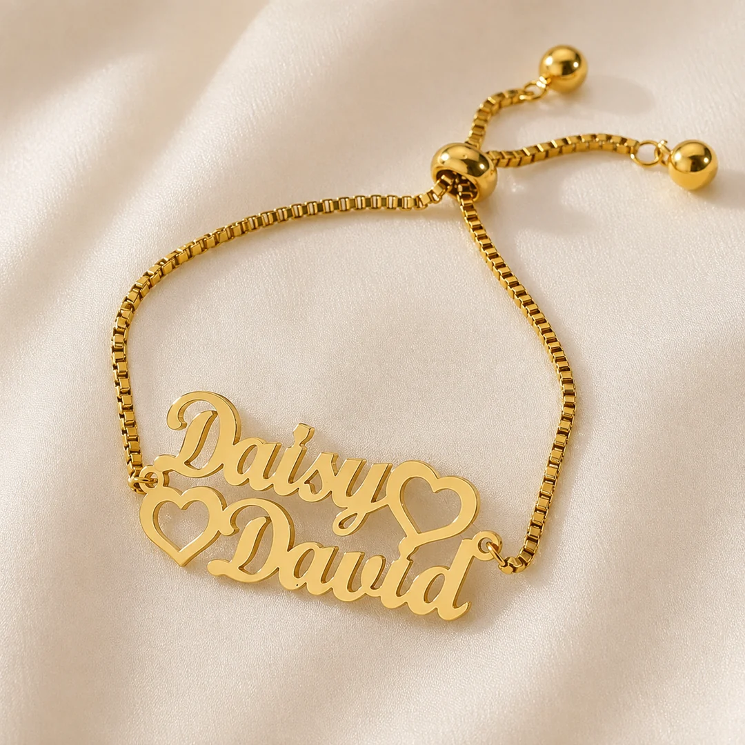 Couple Heart Name Bracelet macro close-up – personalized jewellery