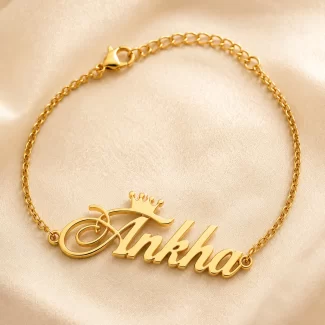 Crown Name Bracelet macro close-up – personalized jewellery