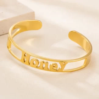 Custom Name Kada macro close-up – personalized jewellery