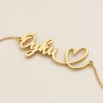 Designer Heart Name Bracelet macro close-up – personalized jewellery