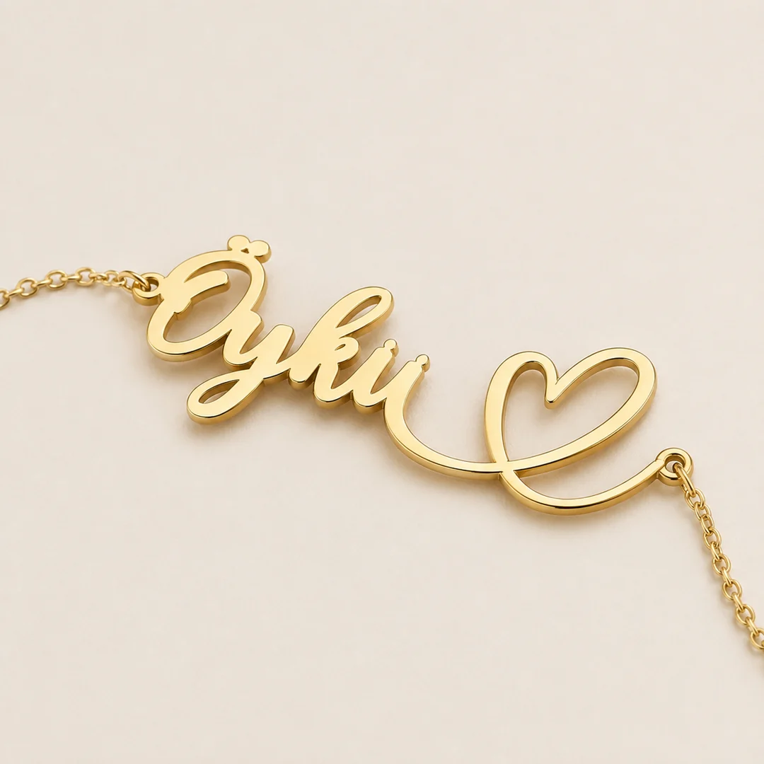 Designer Heart Name Bracelet macro close-up – personalized jewellery