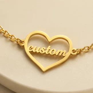 Heart Shape Name Bracelet macro close-up – personalized jewellery