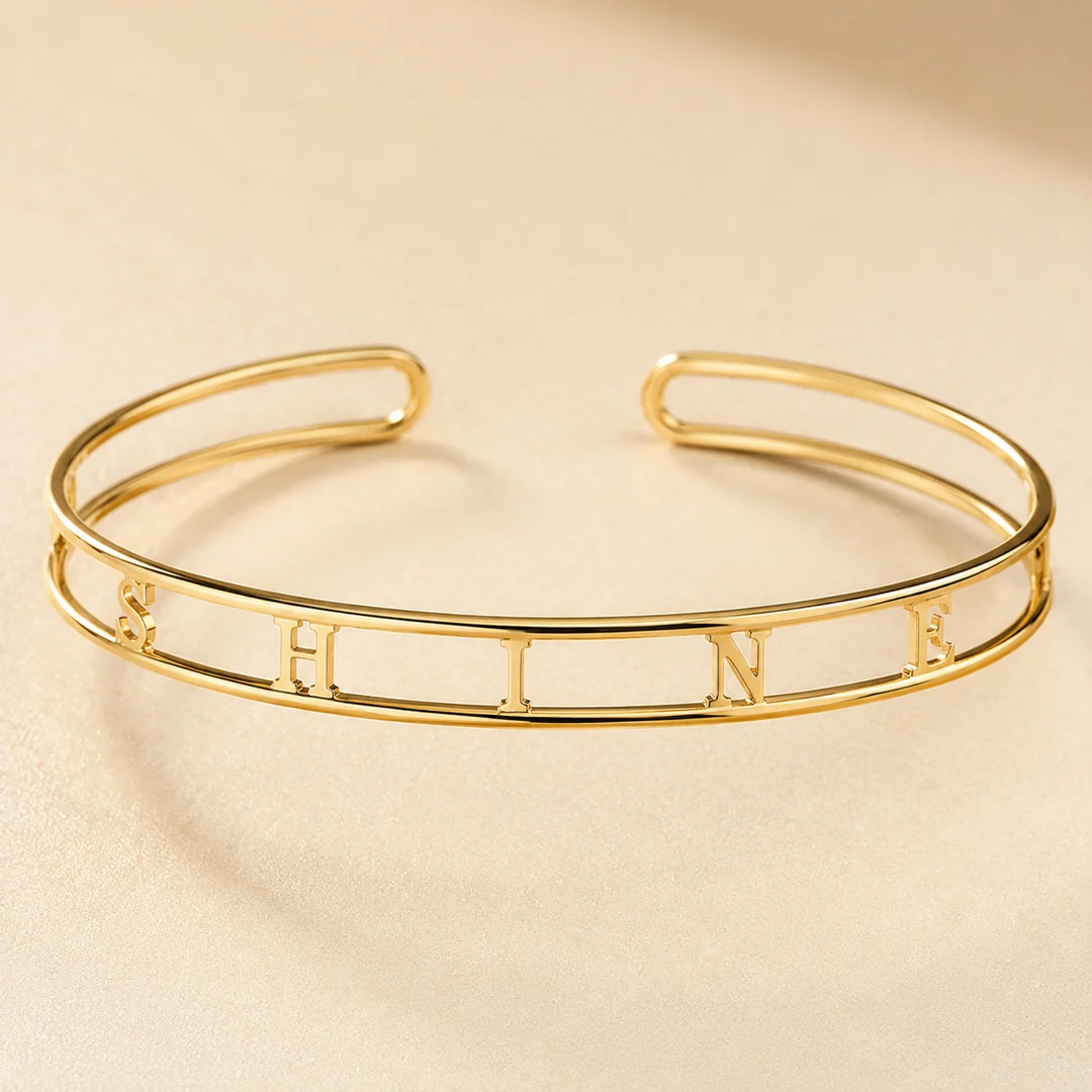 Simple Name Kada macro close-up – personalized jewellery