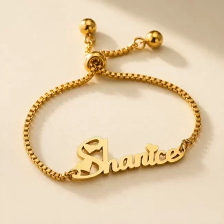 Small Heart Design Name Bracelet macro close-up – personalized jewellery